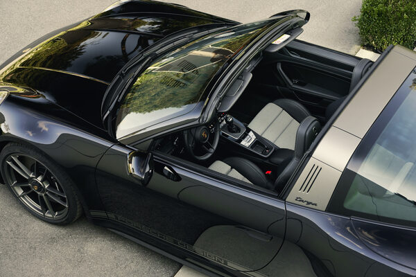 <b>STEFAN EISELE POSTPRODUCTION</b> <b>:</b> the special <b>911 Edition 50 Years of PORSCHE DESIGN</b> based on the <b>911 Targa 4 GTS</b> - a modern take on a design classic