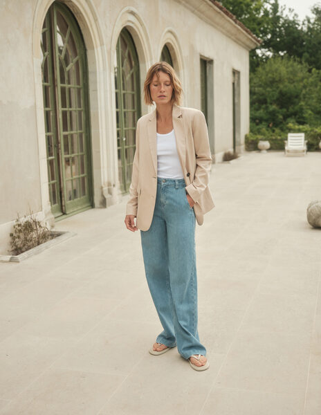 <b>Marco TRUNZ c/o SONJA HEINTSCHEL</b> photographs model Sophie Strobele for <b>LANIUS</b>