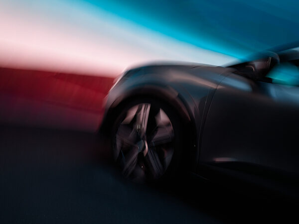 Exploring possibilities around a virtual studio shoot - photos by <b>SÉBASTIEN STAUB</b>