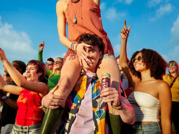 'Made a Little Better' Kampagne für <b>COSTA COFFEE </b>von <b>Dan BURN-FORTI c/o MAKING PICTURES</b> für Wunderman Thompson