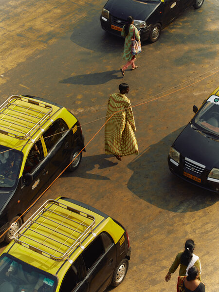 <b>ELEMENTS PRODUCTION SERVICES</b> produces a HTSI Travel Special about the <b>luxury market boom in the Indian metropolis Mumbai</b> with its exhilarating energy, its colors and aromas
