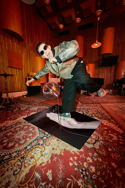 <b>PAWEL FABJANSKI</b> photographs a <b>CONVERSE campaign with Polish rapper Janusz Walczuk </b>for 180heartbeats and Jung v. Matt