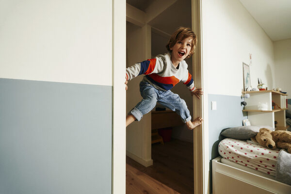 'Pushing Boundaries' – <b>Tobias SCHULT c/o EMEIS DEUBEL</b> photographs the <b>MEDION </b>relaunch