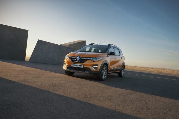 <b>RENAULT TRIBER</b> campaign by<b> Torsten KLINKOW </b>with creative retouching by<b> SCHINKEN.STUDIO</b>