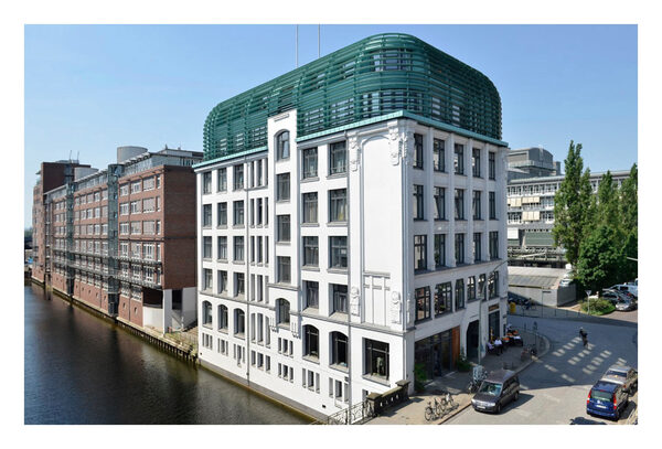 <b>RECOM</b> opens <b>a new studio in Hamburg</b> with Antje Lindenberg and Alexander Pundt and now also offers high-end CGI and fine retouching amid Hamburg’s creative scene – <b>meet RECOM at their XXL booth </b>at<b> UPDATE-24-BERLIN</b>