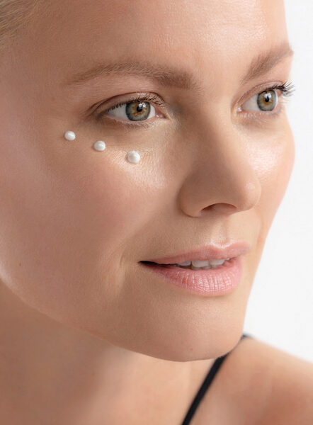 <b>SCHAH PHOTOGRAPHY</b> : Beauty advertorial with Shiseido brand ambassador<b> Franziska Knuppe for PETRA</b>