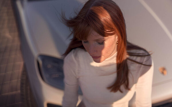 Photography duo He &amp; Me stages the <b>PORSCHE CAYENNE TURBO E-HYBRID</b> for Grabarz und Partner – CGI and post production by <b>TREY</b>