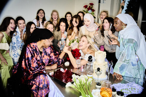 The time for celebrations! <b>ESTHER HAASE</b> photographs a <b>BOBBI BROWN GERMANY</b> summer special with exclusive beauty products and favorite looks – beauty for every real-life moment