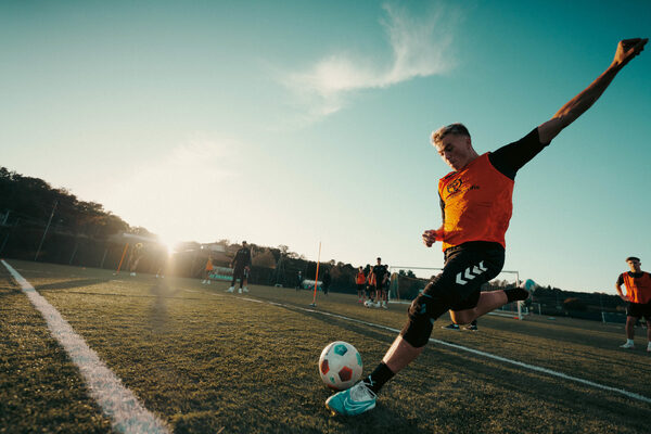 <b>ADRIAN T. KUBICA</b> presents a stills &amp; motion project for <b>Die Fußballprofis</b> – soccer’s future lies in the body and soul of the young