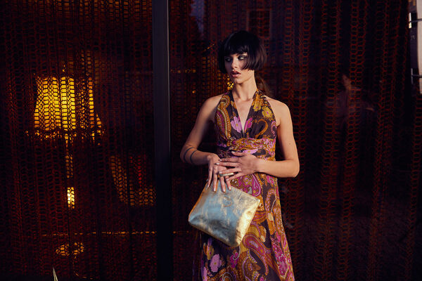 <b>Simone SCHNEIDER c/o&nbsp;ANDREA HEBERGER</b> photographs the <b> F/W ‘24 handbag campaign for design atelier&nbsp;MONBRÉE </b>at ParkHotel 1970
