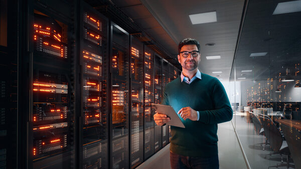 Digital Transformation -<b> Florian BISON c/o EMEIS DEUBEL </b>fotografierte für die <b>SPARKASSEN-Kampagne</b>