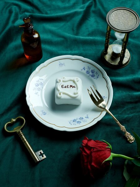 'Afternoon Tea in Wonderland' - photographed by&nbsp;<b>Pascale WEBER c/o STILLSTARS</b>