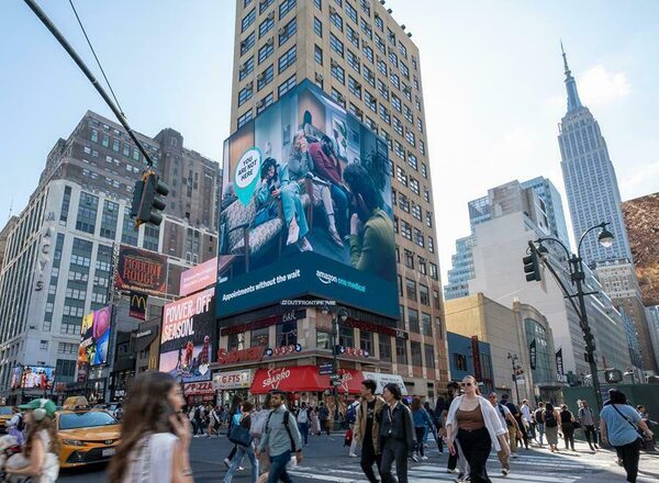 'Get sick, get seen, get meds' - <b>Markus MUELLER c/o VISUALEYES ARTISTS</b> photographs the <b>AMAZON PHARMACY campaign</b>