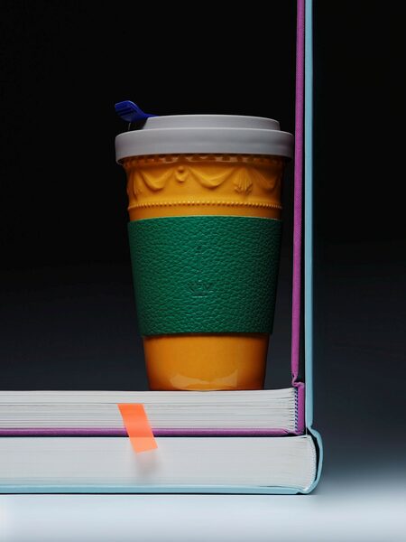 <b>KURLAND to-go mug edition 'Farvet' </b>– photographed by <b>Ragnar SCHMUCK c/o NERGER M&amp;O</b> for KPM