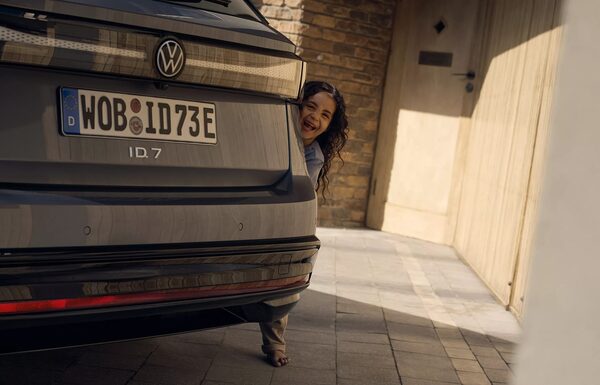 <b>FRITHJOF OHM INCL. PRETZSCH</b> photograph the<b> Volkswagen ID. Family</b> for DDB Voltage