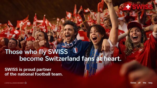 '<b>SWISS </b>ist stolze Partnerin der Schweizer Fussball-Nati.' - <b>Per KASCH c/o&nbsp;SEVERIN WENDELER</b>&nbsp;feiert in Foto und Film für <b>SWISS </b>die <b>UEFA WOMEN'S EURO 2025</b>