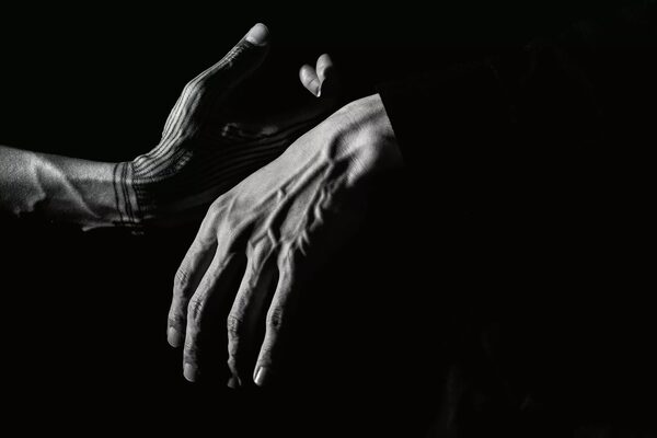 <b>'Emotional Waves – Butoh and Contemporary Dance'</b> – <b>Claude Hofer</b> captures the power of dance, published by <b>Kehrer</b>