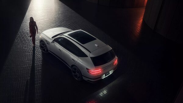 <b>HE &amp; ME</b> stage the <b>GENESIS Prestige-Black</b> luxury sedans for Innocean