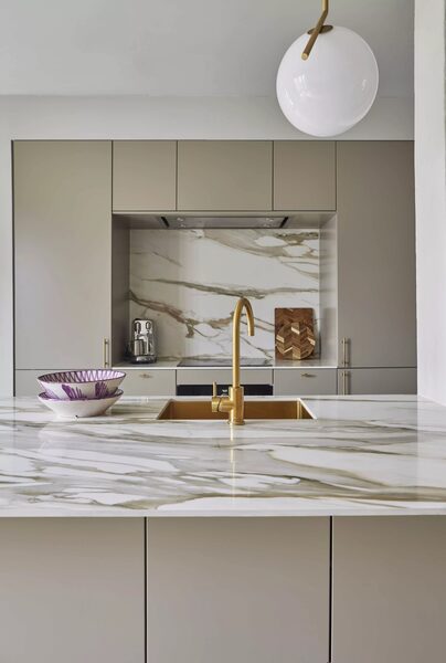 Lars Ranek photographs interiors for Børsen