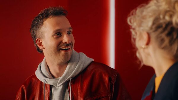Vodafone promoted its Black Week deals with full-body commitment - Styling by Gisela Benzenberg