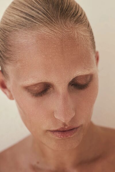 'Summer School' – Lauren Leis photographs beauty editorial for HARPER'S BAZAAR CZ
