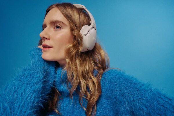 Blue Blues - a personal project by photographer Lara Baumberger featuring Bose QuietComfort Ultra Wireless Noise-Cancelling Headphones