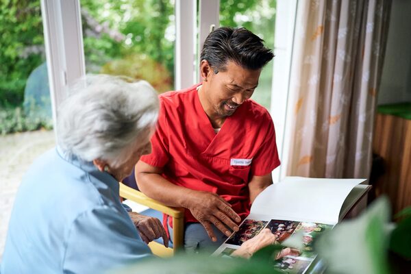 "That's where I want to live" - ​​Martin Bühler photographed employees and residents at two locations of GDA (Gesellschaft für Dienste im Alter mbH)