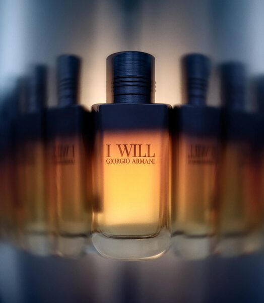 'Aura' – Maciek Miloch plays with movement, light, and the personality of iconic fragrances for Esquire Germany