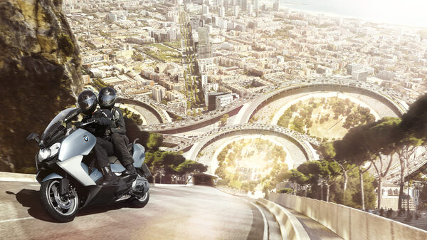 Moving Lightz. <b>Marc Trautmann</b> ‘s cinematic homage to light and his new BMW Scooter images