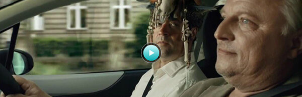 <b>Saatchi &amp; Saatchi</b>: Axel Prahl and Jan Josef Liefers hit the brakes and save fuel with the TOYOTA YARIS Hybrid – and attending the UPdate 12