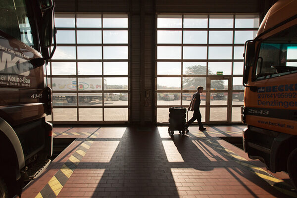 <b>Dominik Obertreis</b> : portrait series for the MERCEDES BENZ ‘Service Award’ for Shanghai Berlin and staff reportage for SONEPAR in Canada, Brazil and Asia