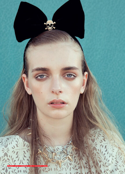 <b>Julia Blank</b> : Print Editorial für die "Noire" Ausgabe des KALTBLUT Magazins und das Lookbook H/W 2014 zum Launch der LENA COLLECTIONS