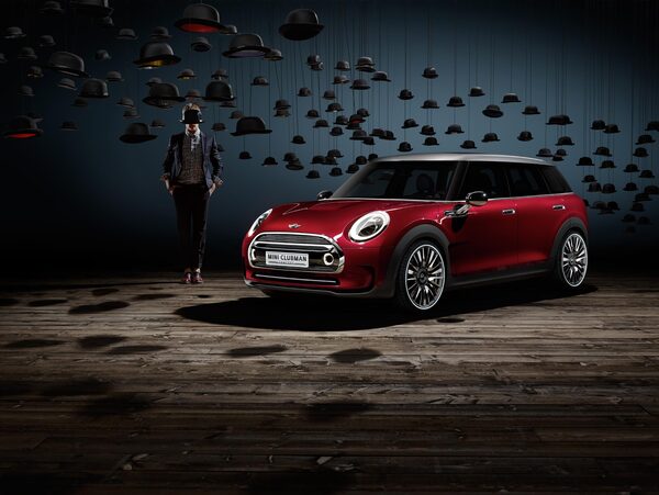 NEW : <b>Victor Jon GOICO</b>, Transportation, People &amp; Landscape photographer, Stuttgart; MINI CLUBMAN Concept 214, MINI JOHN COOPER Works and on the Le Mans racing tracks with the PORSCHE Cayenne GTS