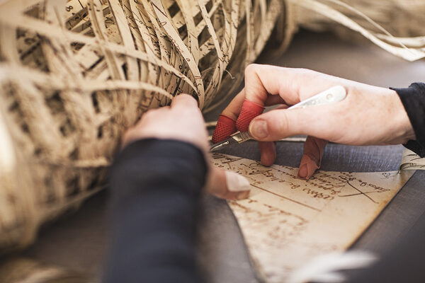 <b>GoSee loves</b> : paper artist Georgia Russell turns her talents to champagne house RUINART’s Blanc de Blanc. GoSee presents the results in photos and film