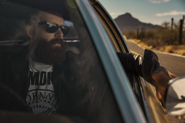 Dedicated to jeans! <b>KAVIN</b> shoots the SHINE ORIGINAL Summer 2015 campaign as a road movie in the Arizona desert