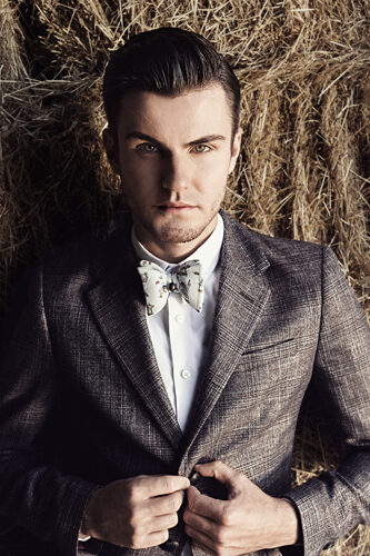 Menswear between horses and haystacks – hair and make-up artist <b>Eva-Maria PILARTZ</b> for EQUISTYLE Mag