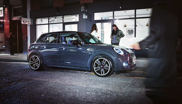 <b>MARC TRAUTMANN</b> : with MINI Cooper S in London, personal spread 'Customs Aerial Parking' and Mercedes-Benz C-Class driver in L.A.