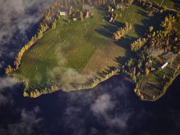 For LANDSHYPOTEK Värmland above the Swedish countryside - thanks to AGENT BAUER landscape photographer <b>Brendan AUSTIN</b>