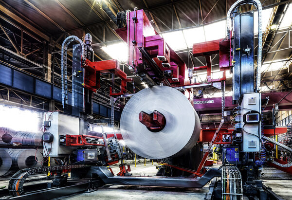 <b>Wolfram Scholl</b> : from fine bottles, fat machines and tough men. Industrial photography at it's best for TITAN UMREIFUNGSTECHNIK and DECO GLAS