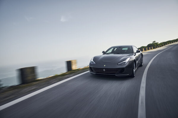 <b>Steffen Jahn</b> with the new Ferrari GTC 4 Lusso on a joyride through Lisbon