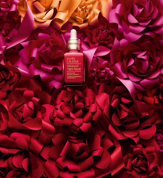 Paper Art von <b>Makerie Studio SARAH LAIRD &amp; GOOD COMPANY</b> feiert als perfekter Hintergrund für den 'Advanced Night Repair' von ESTEE LAUDER das 'Chinese New Year', drei Motive auf GoSee