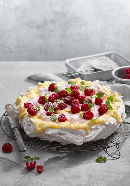 Kein Oster-Fest ohne Torte ! Für raffinierte Inspiration in der Küche stylte <b>Ylva BERGQVIST c/o AGENT MOLLY &amp; CO</b> für die Milch-Profis von ARLA