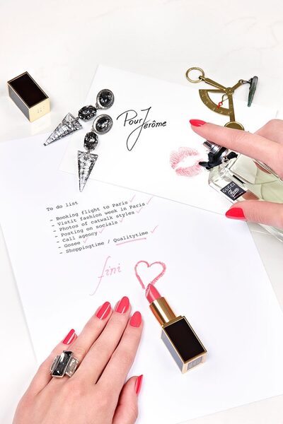 'Beauty Office' - accessory &amp; hand editorial by <b>CARINA JAHN</b>