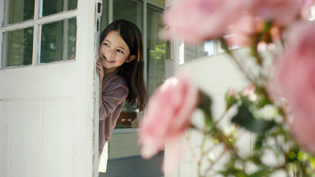 <b>Anna Tarrin</b>, Baby & Children Photographer & Director, presents the summery kids video 'A little girl's secret' on GoSee