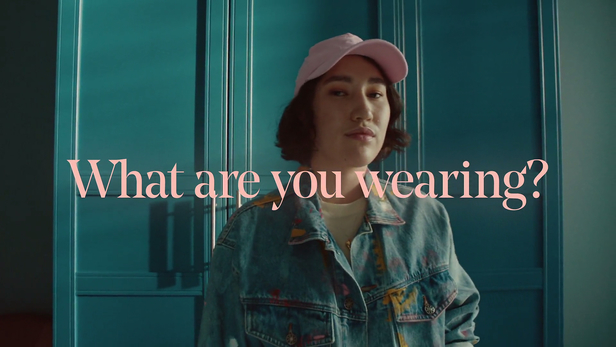 <b>LundLund</b> : 'What are you wearing?' Styling für neuen AHLENS Commercial von Forman & Bodenfors, Liquids & Explosions von Still Lifer Daniel Lindh und Mode Commercials für ELLOS mit Instagram-Star Jeanne Damas