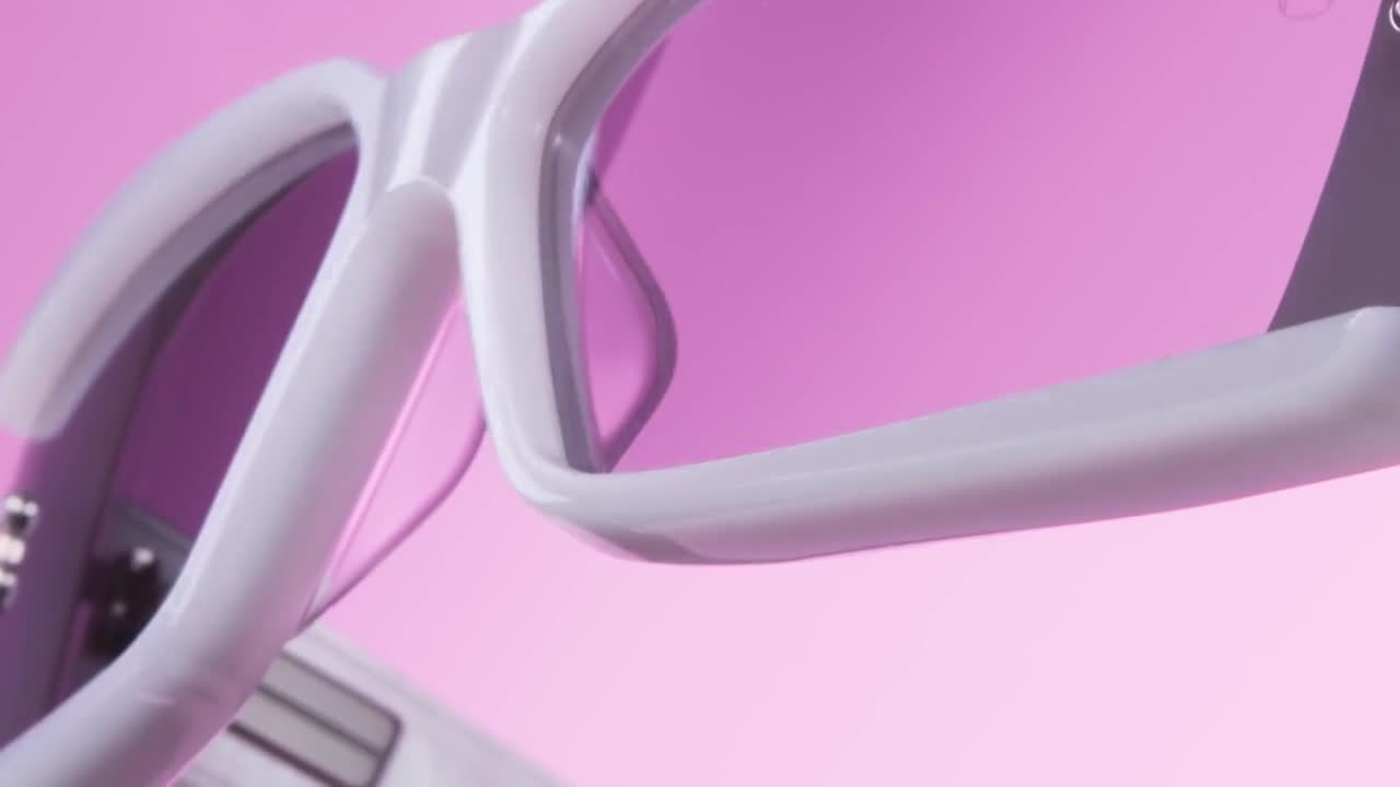 <b>TANK MAGAZINE x AKONI EYEWEAR</b> - Moving Images von <b>Tais SIROTE c/o MAKING PICTURES</b>