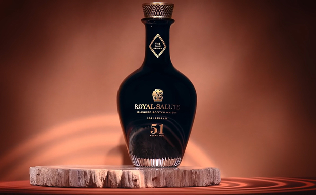 <b>ROYAL SALUTE</b> luxury blended Scotch whisky staged by still life photographer and director <b>Sam HOFMAN c/o MAKING PICTURES</b>