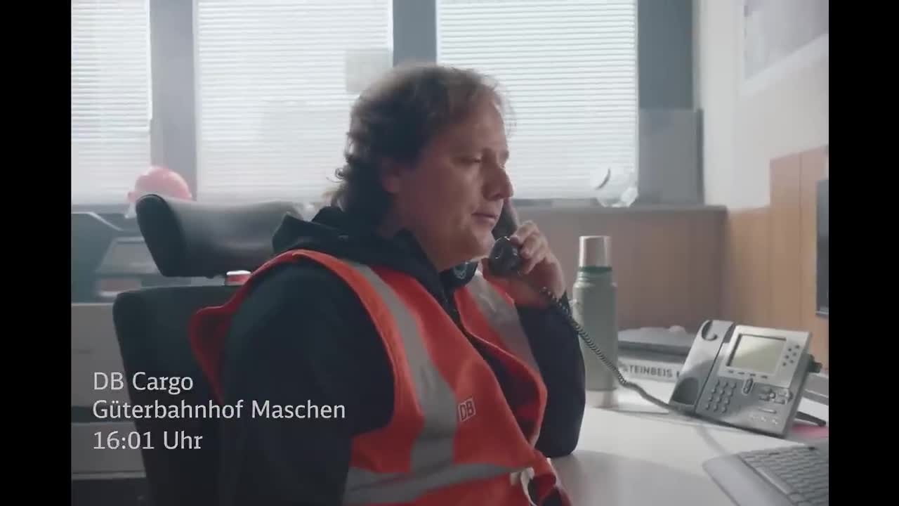 Was ist das Schlimmste? Der&nbsp;<b>DB CARGO Chor</b> kennt die Antwort ..... - der Hair &amp; Makeup Support beim Videodreh kam von&nbsp;<b>KARINA ASMUS</b>
