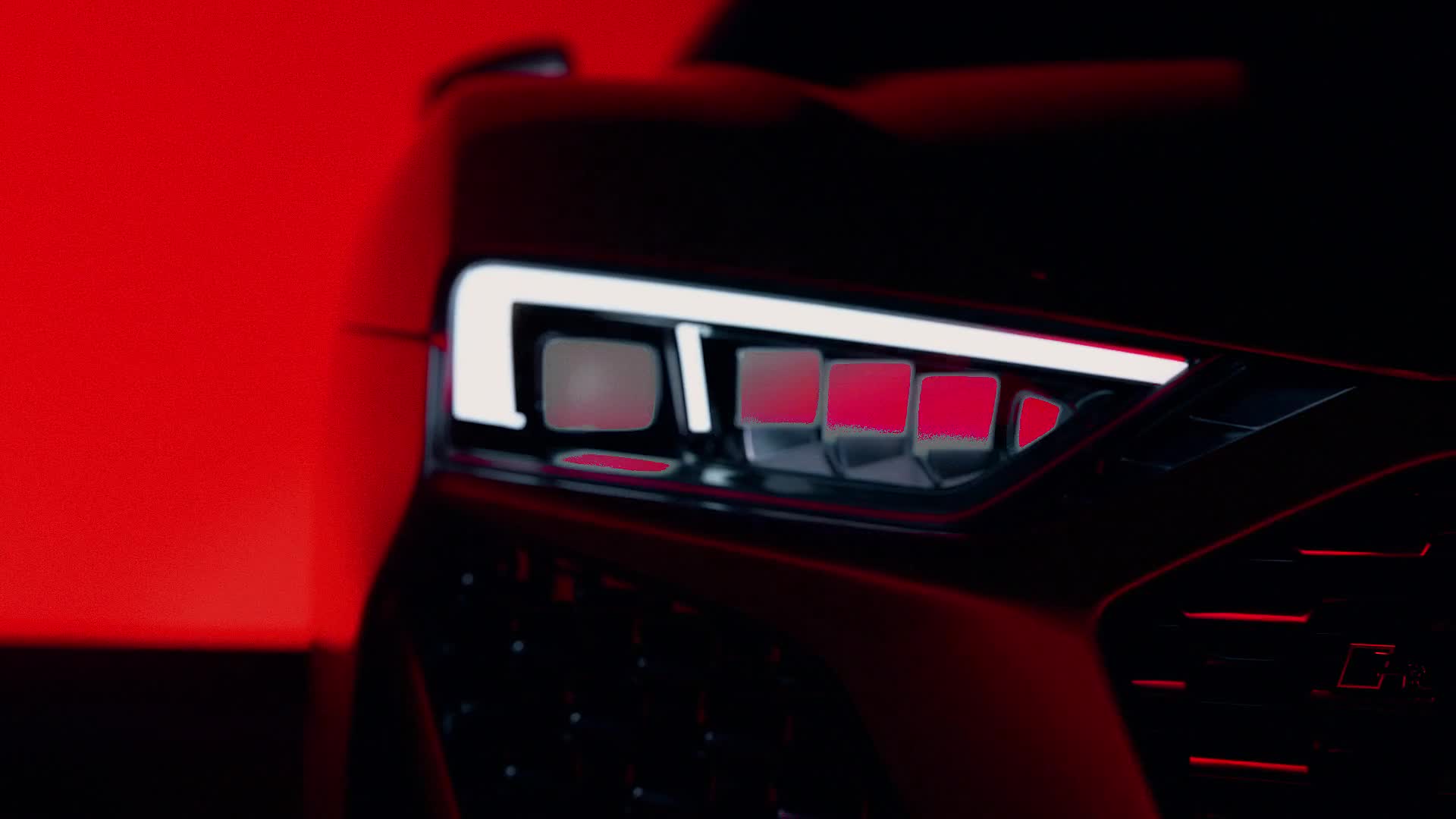 <b>ANALOG / DIGITAL</b> : <b>AUDI ‘The Last Dance’ </b>- a visual homage to the legendary Audi R8 by creative studio JVG, plus the Handy Games - Airhead trailer by BluBlu