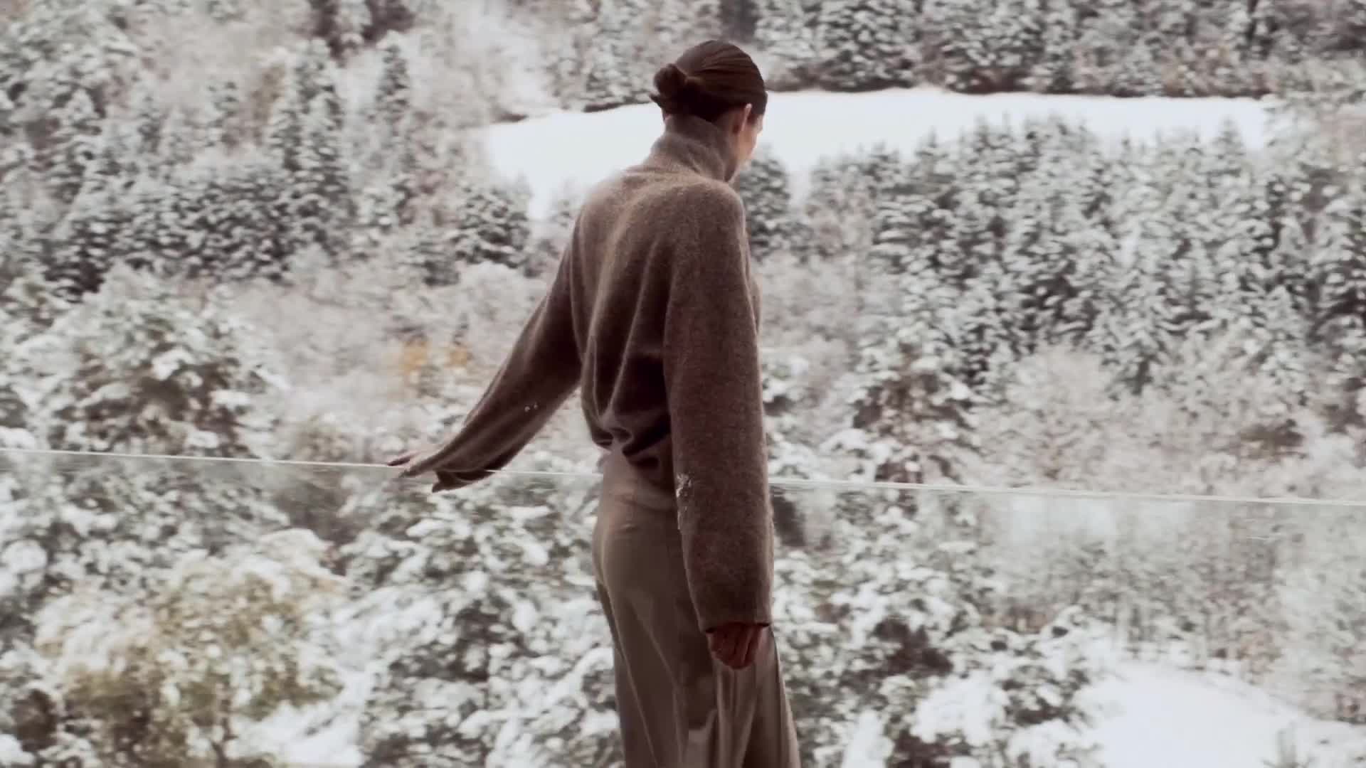 <b>RAFFAELLO ROSSI </b>Fall/Winter 25 - cool concrete and glass look meets winter wonderland in the fashion film by<b> Christoph KLUTSCH c/o KRISTINA KORB</b> for the pants specialists